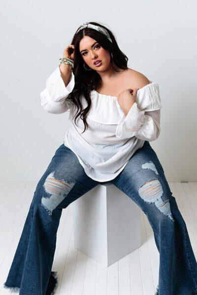 HOW TO WEAR PLUS-SIZE WIDE-LEG JEANS